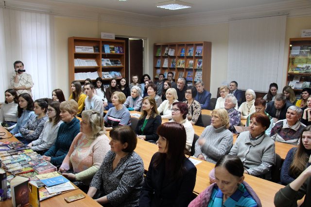 Викладачі й студенти факультету філологоії  і журналістики побували на відеолекції ''Біля витоків християнства'' відомої письменниці Лесі романчук-Коковської